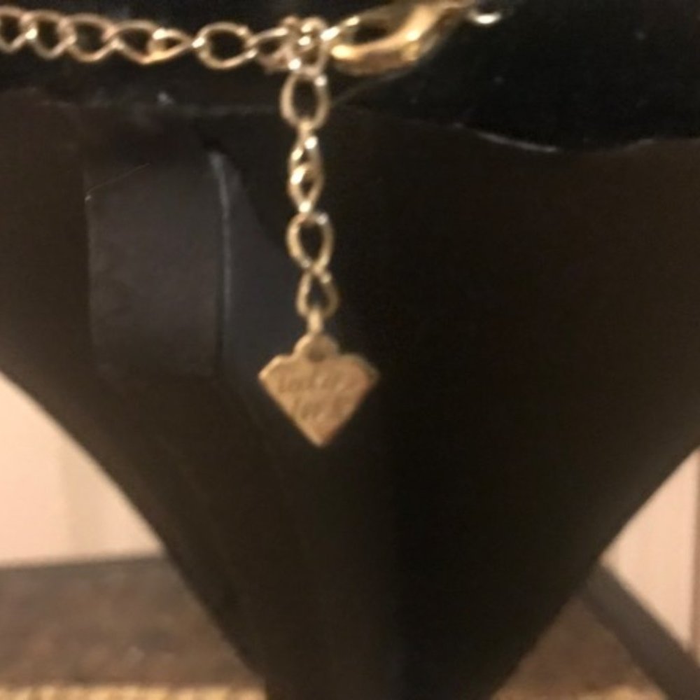 Cookie Lee Medallion Necklace - Picture 5 of 6